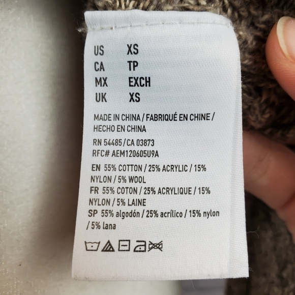 𝅺AMERICAN Eagle Cable Knit Sweater sz XS - Picture 11 of 11